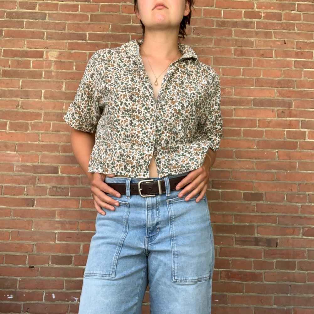 Sold 🏷 | Vintage | Floral print collared crop top
